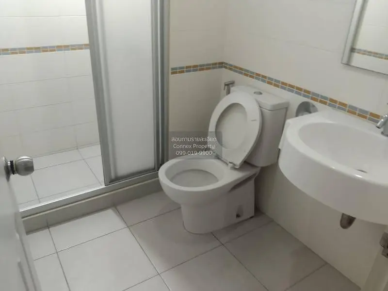 Toaleta; dlažba, prirodzené svetlo