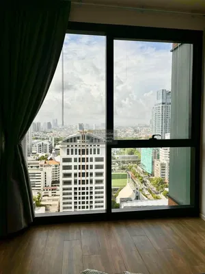 Хол; гледка, дървен под, естествена светлина