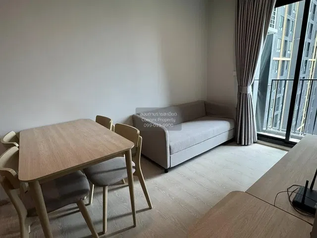 Хол; гледка, естествена светлина