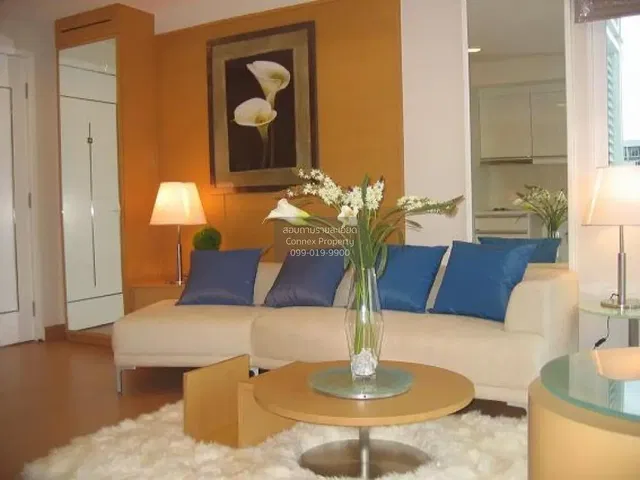 Living room; modern style, natural light