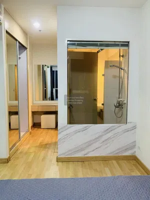 غرفة نوم; أرضية خشبية, ضوء طبيعي, مجدد