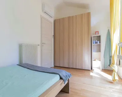 Chambre; lumière naturelle, parquet
