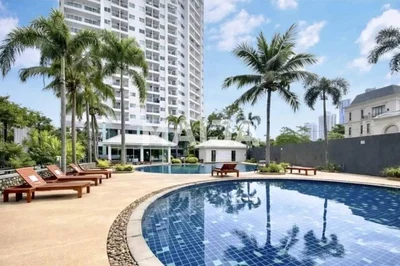 Dům a okolí; výhled, přirozené světlo