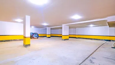 Sklep; dlažba, vysoké stropy