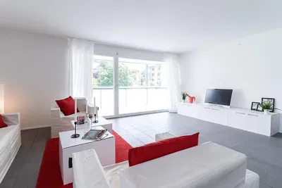 غرفة معيشة; إطلالة, أرضية من البلاط, ضوء طبيعي, أسلوب عصري