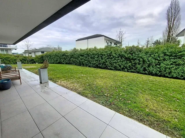 شرفة; أرضية من البلاط, إطلالة