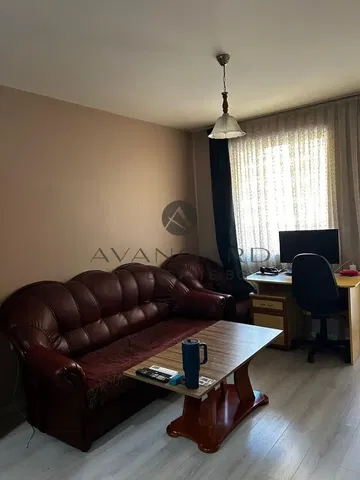 Soggiorno; pavimento in legno, luce naturale