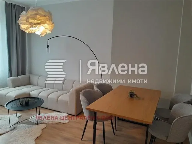 Living room; modern style, natural light