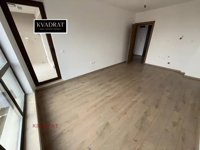 Schlafzimmer; holzboden, tageslicht