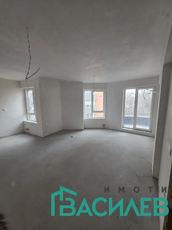 Sonstiges; renovierungsbedürftig, tageslicht