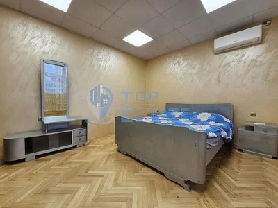 Schlafzimmer; holzboden, tageslicht