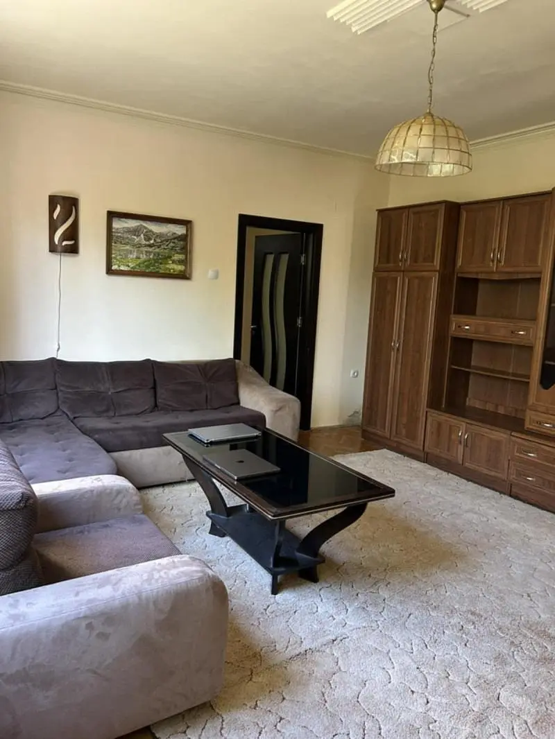 Obývací pokoj; přirozené světlo, moderní styl