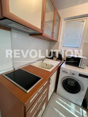 Kuchyňa; kuchynské spotrebiče, dlažba