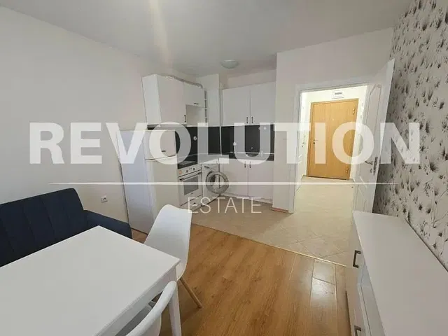 Kuchyňa; dlažba, drevená podlaha, kuchynské spotrebiče