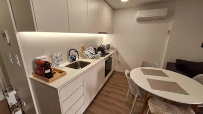 Küche; küchengeräte, tageslicht, moderner stil, holzboden