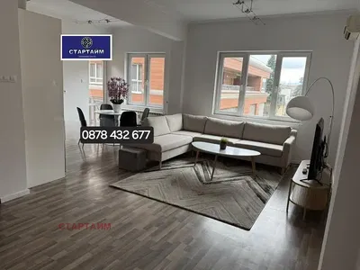 غرفة معيشة; إطلالة, ضوء طبيعي, أسلوب عصري, أرضية خشبية