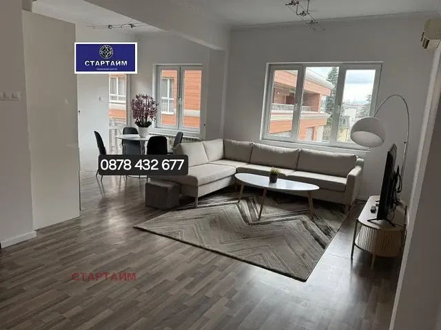 غرفة معيشة; إطلالة, ضوء طبيعي, أسلوب عصري, أرضية خشبية