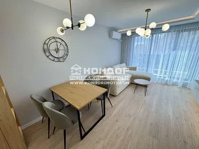 Dnevni boravak; moderan stil, drveni pod, prirodna svjetlost