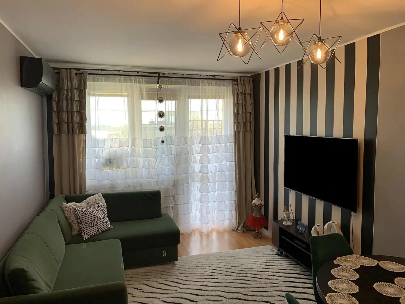 Oturma odası; doğal ışık, modern stil