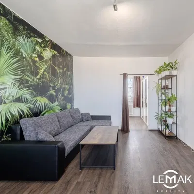 Oturma odası; doğal ışık, modern stil