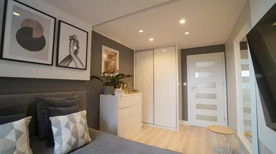 Schlafzimmer; moderner stil, holzboden, tageslicht, renoviert