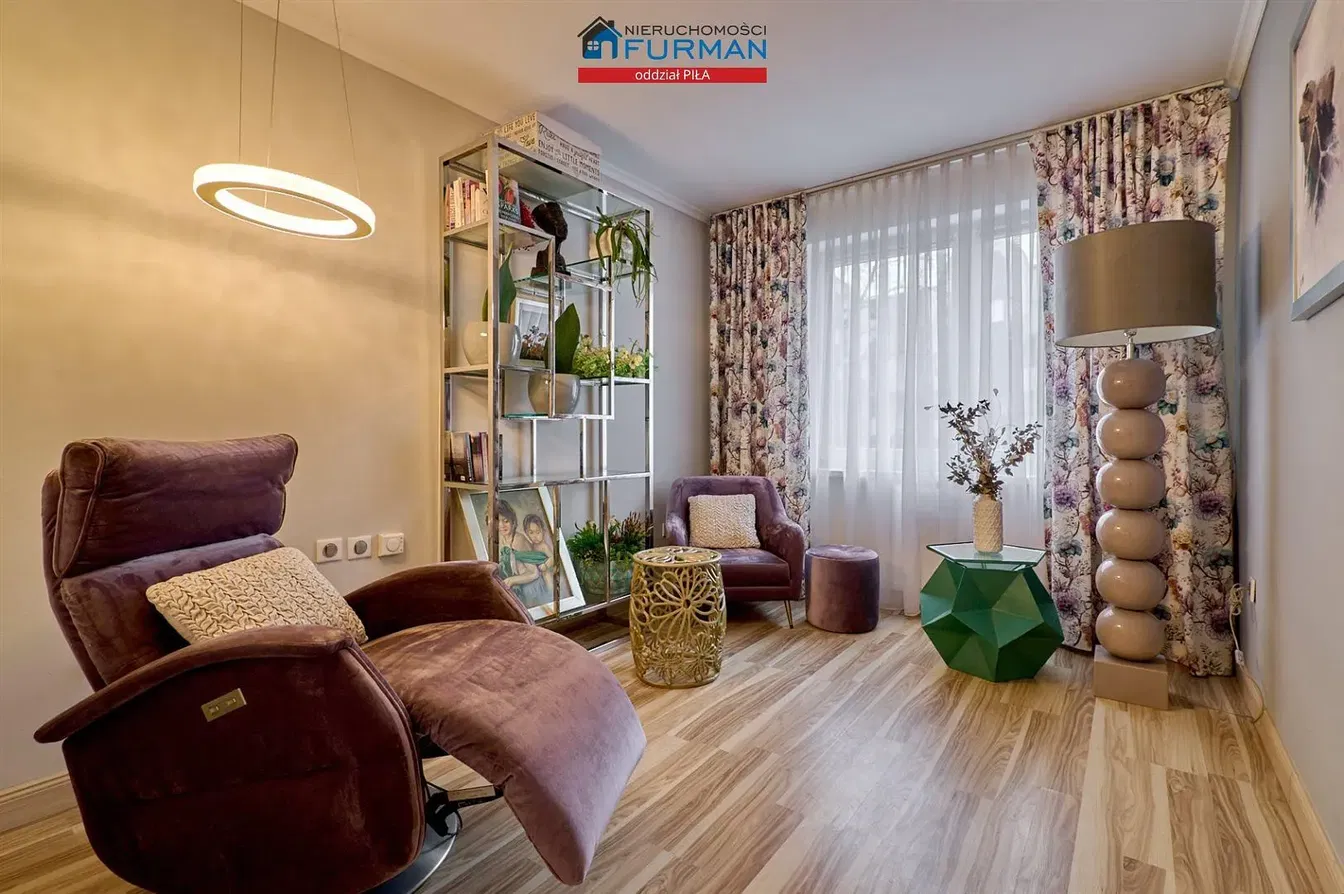 Wohnzimmer; moderner stil, holzboden, tageslicht