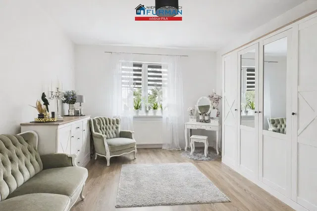 Chambre; style moderne, parquet, lumière naturelle