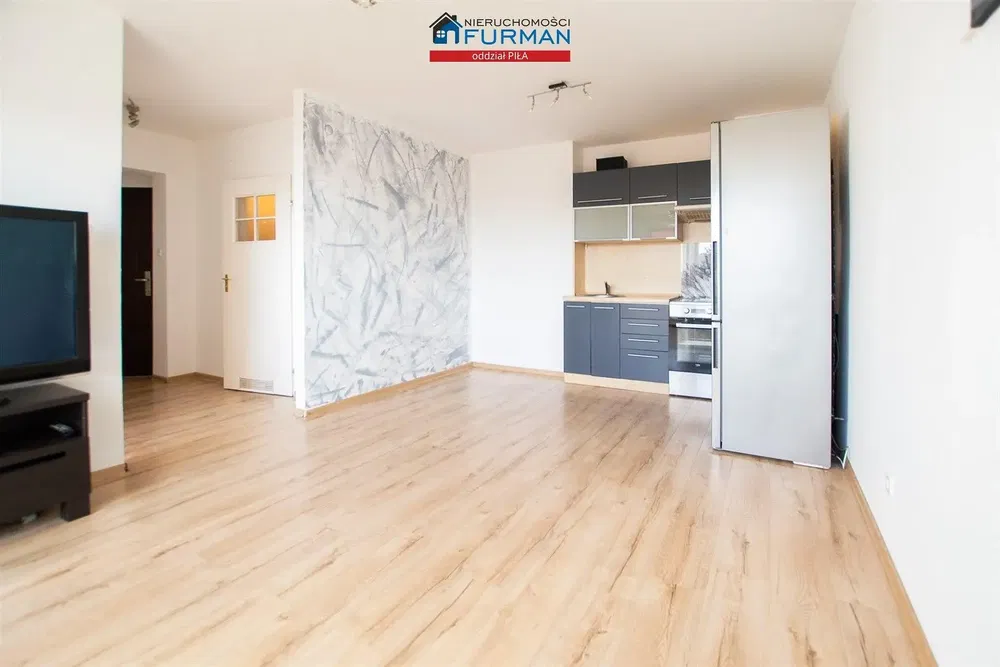 Salon; parquet, lumière naturelle, style moderne