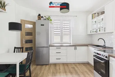 Kuchyně; kuchyňské spotřebiče, moderní styl, po rekonstrukci, přirozené světlo