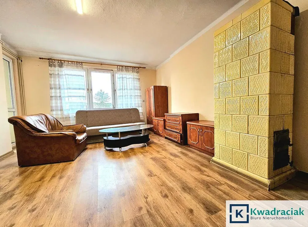 Wohnzimmer; kamin, holzboden, tageslicht