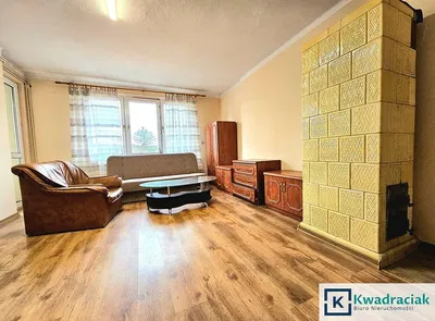 Wohnzimmer; kamin, holzboden, tageslicht