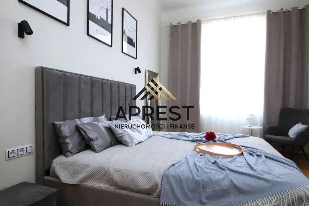 Ložnice; moderní styl, přirozené světlo