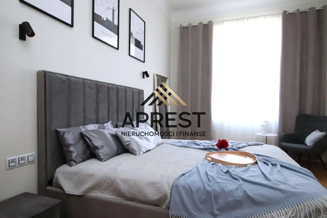 Ložnice; moderní styl, přirozené světlo