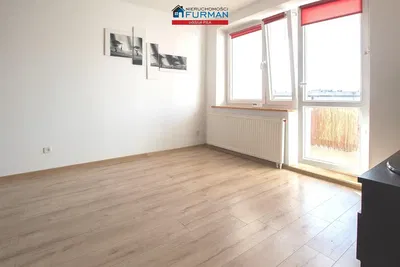 Salon; parquet, lumière naturelle, style moderne