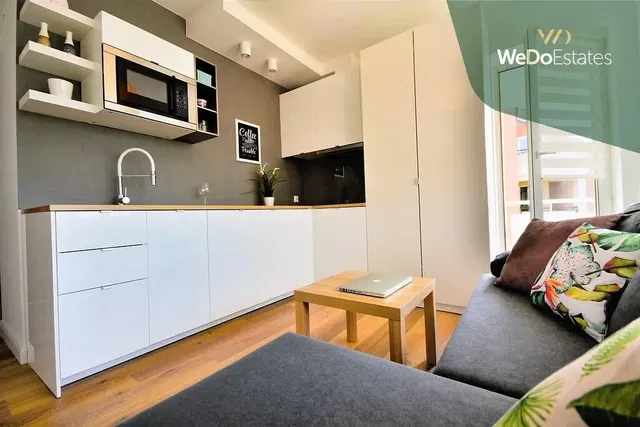 Wohnzimmer; blick, moderner stil, holzboden, tageslicht