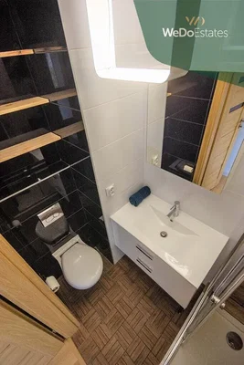 Badezimmer; fliesenboden, renoviert, tageslicht