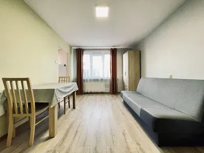 Дневна соба; природно светло, дрвени под