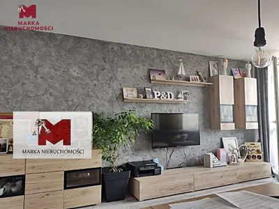 Oturma odası; modern stil, ahşap zemin, doğal ışık