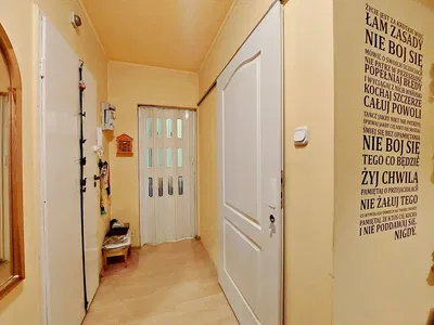 Гардероба; природно светло