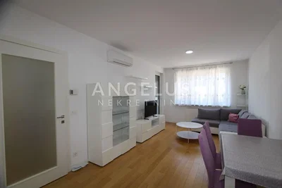 Wohnzimmer; holzboden, tageslicht, moderner stil