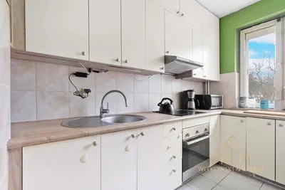 Cuisine; électroménager, carrelage, vue, lumière naturelle