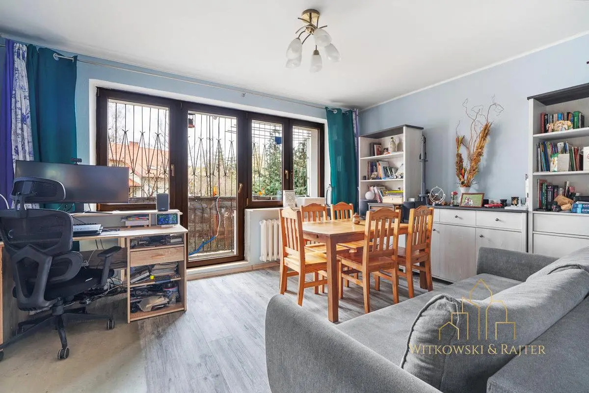 Salon; vue, parquet, lumière naturelle, style moderne