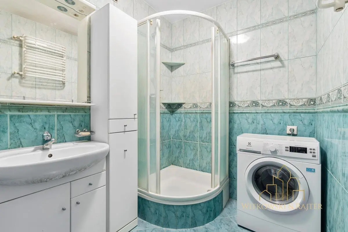 Salle de bain; carrelage, lumière naturelle, rénové