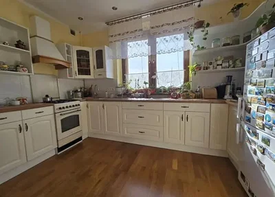 Küche; küchengeräte, tageslicht, holzboden
