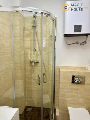 Badezimmer; fliesenboden, renoviert, tageslicht, moderner stil