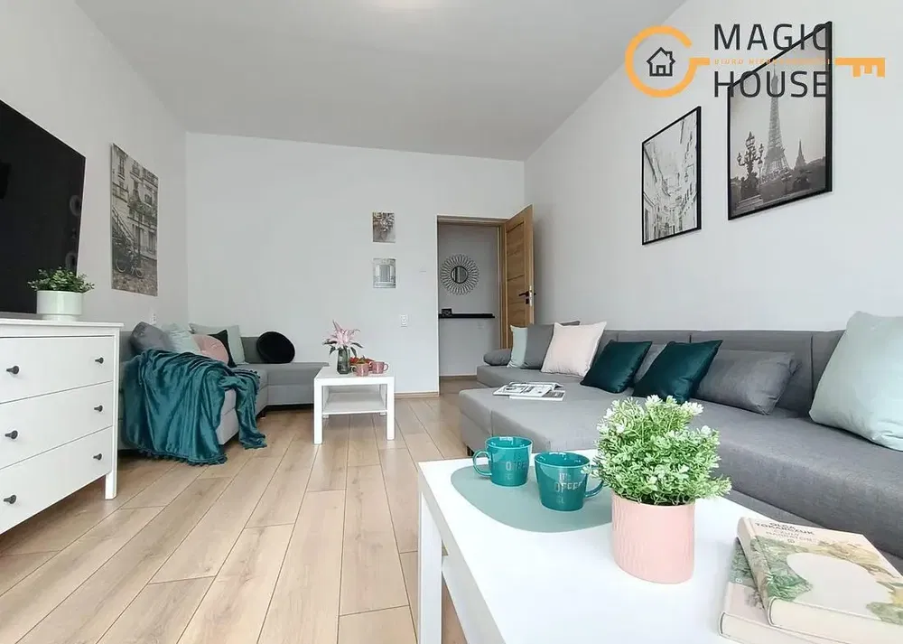 Wohnzimmer; moderner stil, holzboden, tageslicht