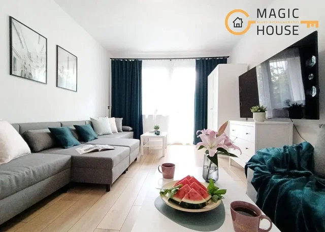 Wohnzimmer; tageslicht, moderner stil, holzboden