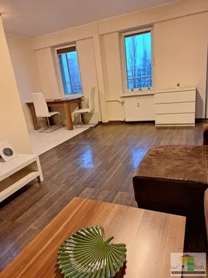 غرفة معيشة; أرضية من البلاط, إطلالة, ضوء طبيعي