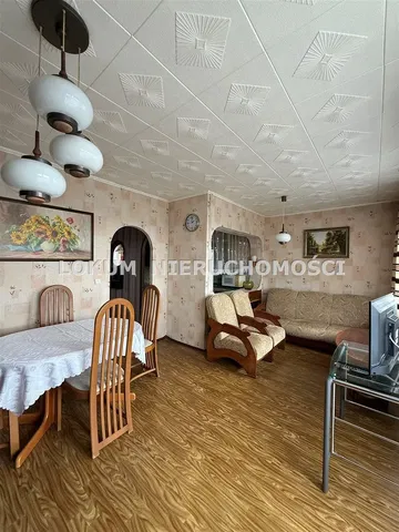 Wohnzimmer; rustikaler stil, holzboden, tageslicht