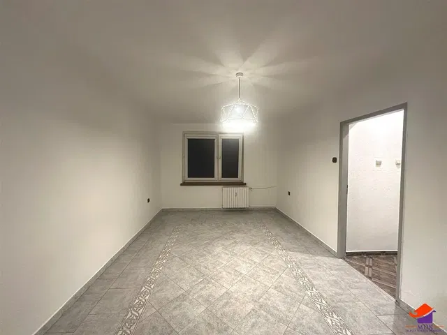 Dnevna soba; pločice, prirodno svjetlo